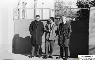 Прикрепленное изображение: У ворот д-сада на месте Почтамта - 1966.jpg